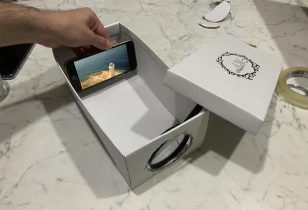 How to make a smartphone projector